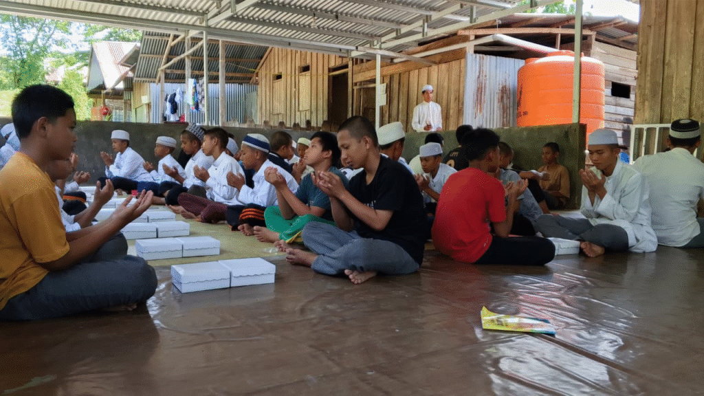 Solidaritas Minangkabau di Rantau: 400 Pax Nasi Dos Dibagikan Lewat Program Jumat Berkah IKASMIN-SS