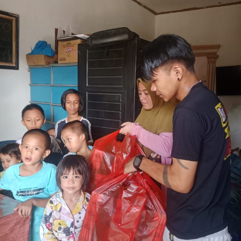 IKASMIN-SS Salurkan 330 Nasi Dos Melalui Program Jum’at Berkah, Merajut Kepedulian Ranah dan Rantau dalam Satu Ikatan Kebaikan