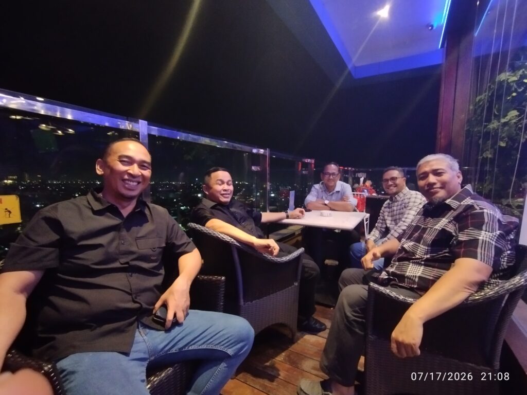 Pijar Syukur di Ketinggian Losari: Mahkota Akademis Dr. Ferrytass., Dt. Toembidjo dalam Dekapan Tradisi dan Persaudaraan
