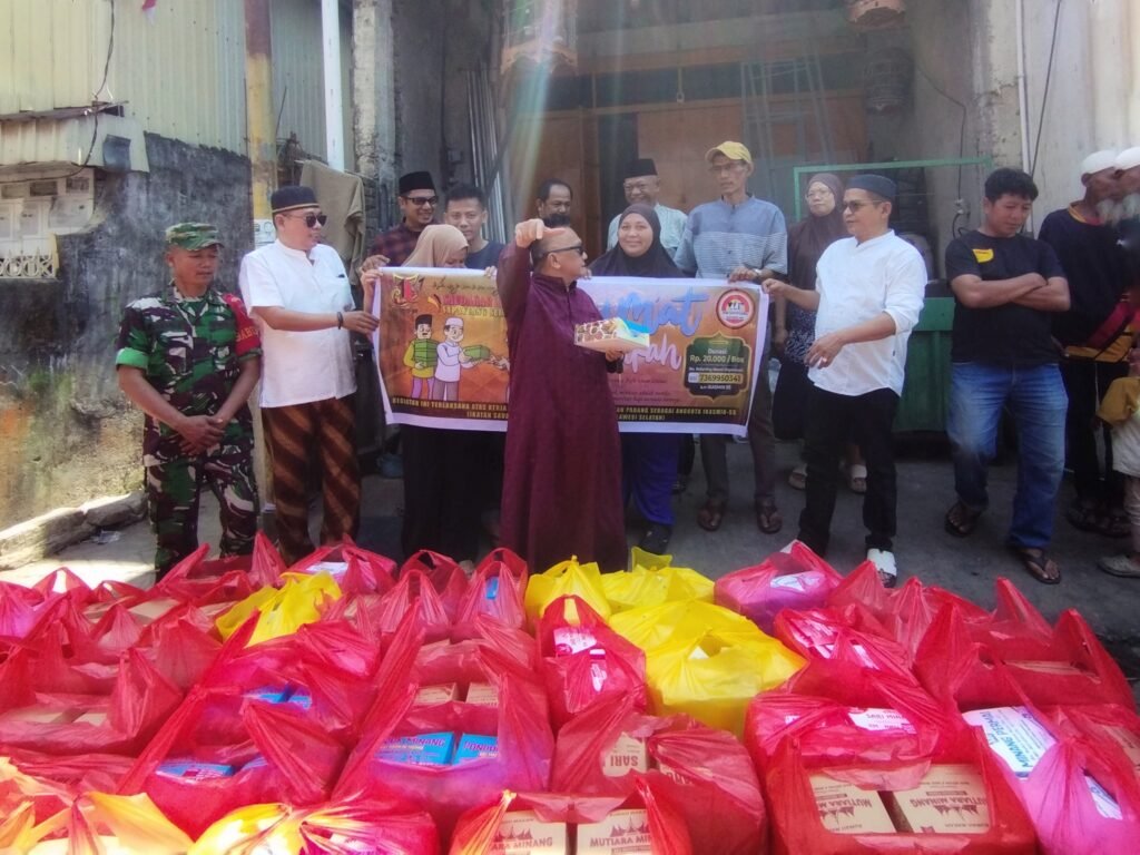 Samudra Kedermawanan IKASMIN-SS: 660 Paket Mahakarya Jumat Berkah Memeluk Lara Bontoala dan Menyapa Asa Yatim