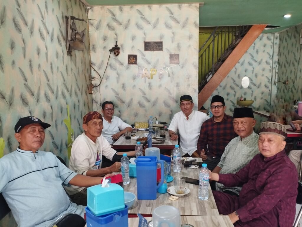 Secangkir Tawa Setelah Jum’at Berkah: Pujangga IKASMIN-SS Menjeda Langkah di Pondok Minang